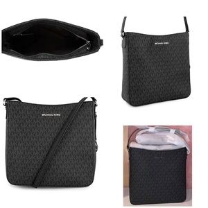 ✅sold✅MK Jet Set Travel Large Logo Messenger